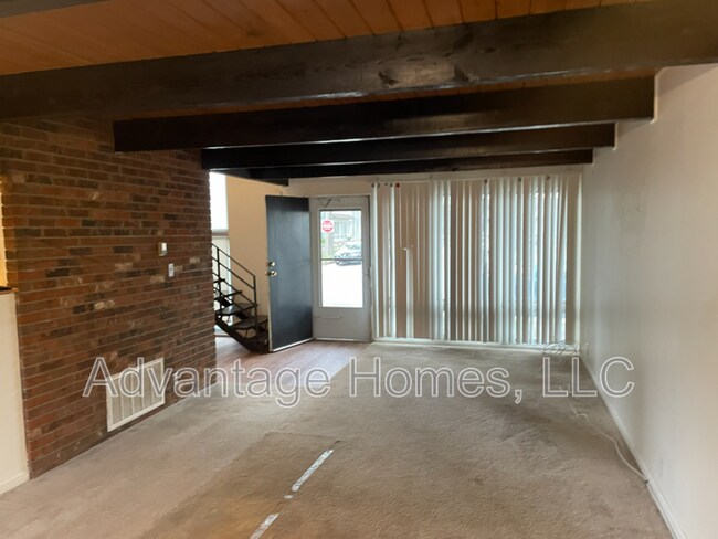 Building Photo - 936 N 71 St