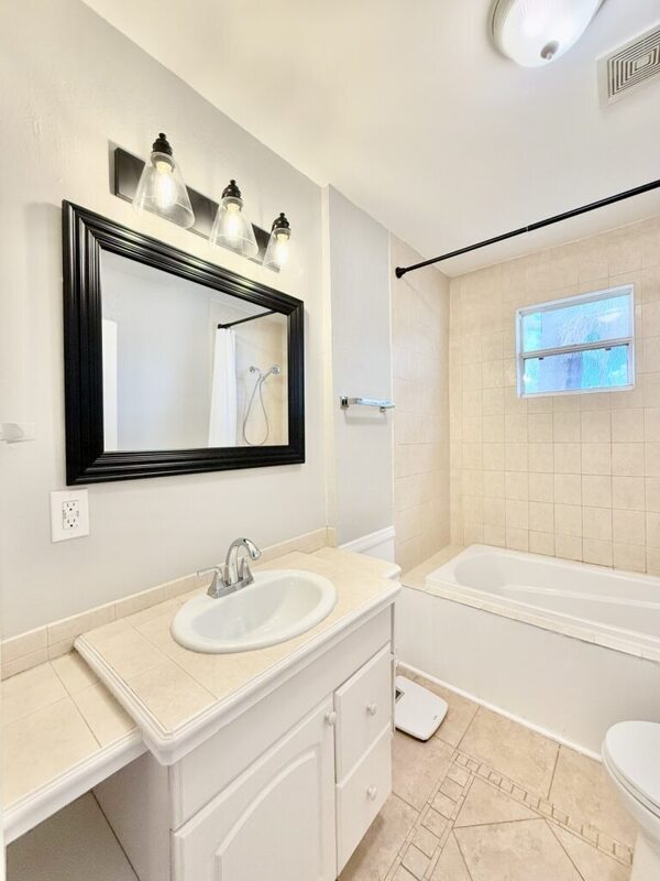 Building Photo - 909 W Fribley St