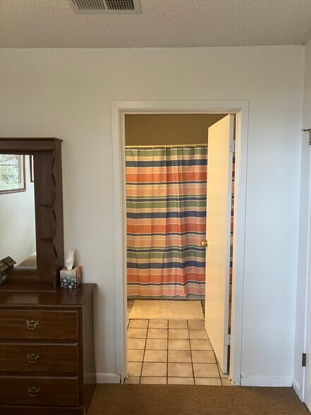 Ensuite bathroom - 1085 Arcadia Dr