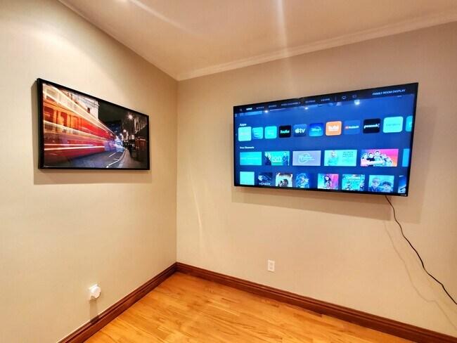 Building Photo - 698 Lexington Ave