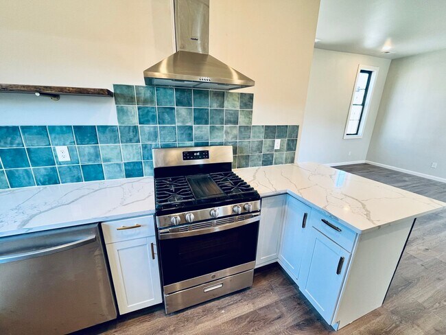 Building Photo - Modern 2BR/2BA with Bonus Room in Germanto...