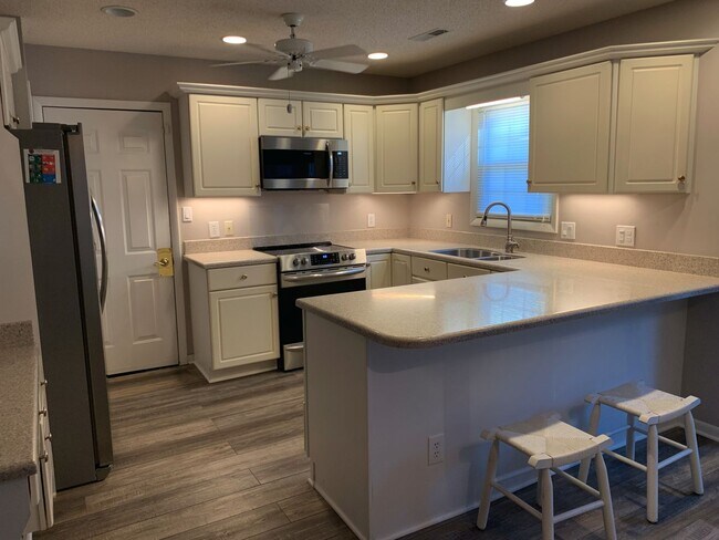 Building Photo - Three Bedroom, 2 Bath Home in Longs. Available Soon! Carolina Room, Enclosed Patio, Two Car Garag...