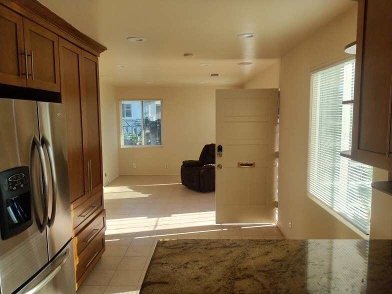 Building Photo - 1439 Burton St