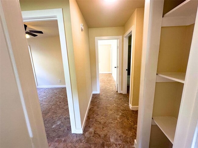 Building Photo - 2525 Dovemeadow Dr