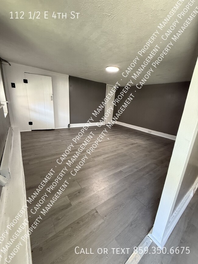 Building Photo - 112 1/2 E 4th St-