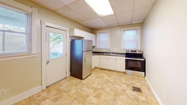 Building Photo - 4 Bed 2 Bath Single Family Home for Rent in Butler, PA