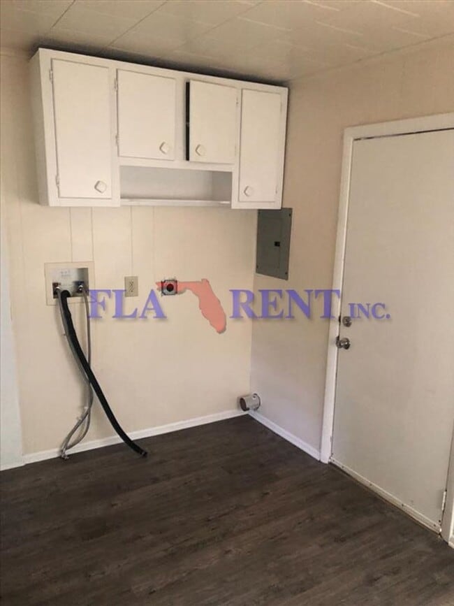 Building Photo - ** 3 BEDROOM/1 BATHROOM in Altamonte Springs**