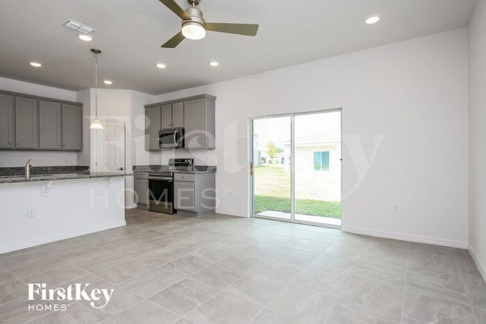 Building Photo - 1242 Ponca Rd