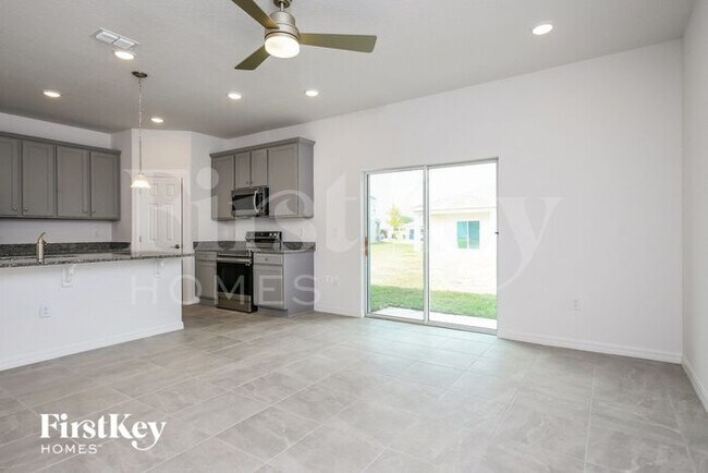 Building Photo - 1242 Ponca Rd