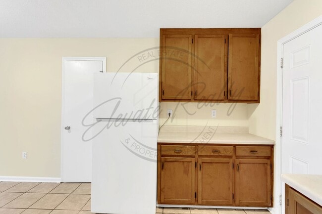 Building Photo - Two Bedroom Ranch in Columbia - 1/2 Off First Months Rent!