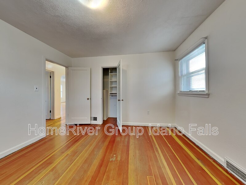 Building Photo - 420 8th St