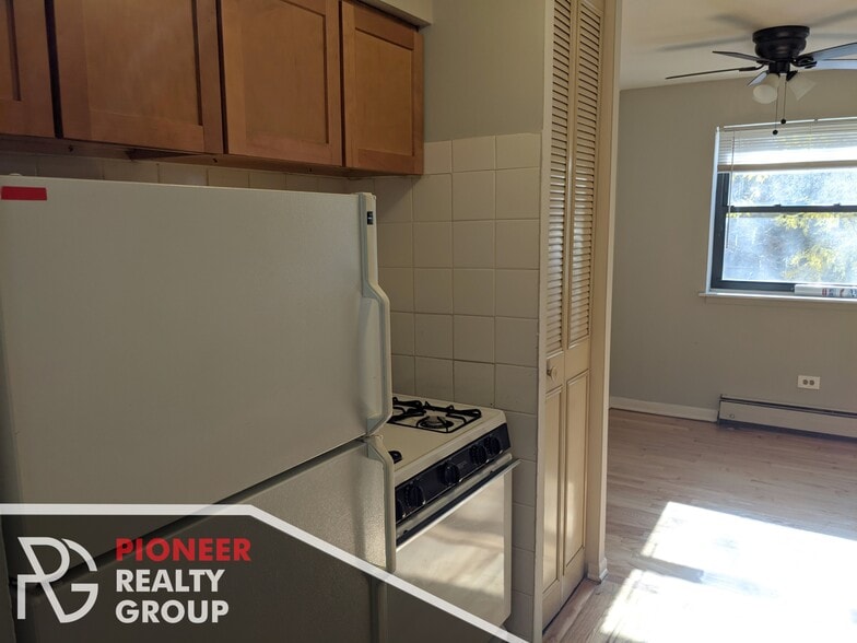 Building Photo - 502 W Briar Pl