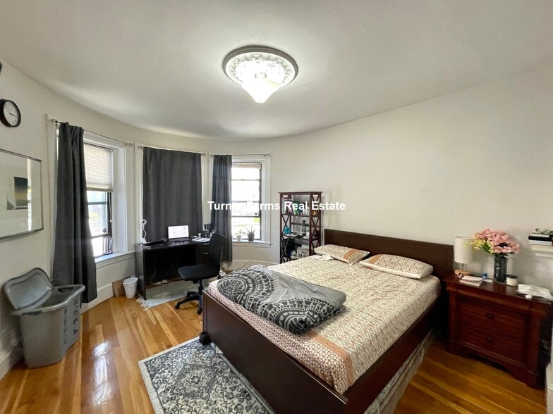 Building Photo - 40 Cedar St