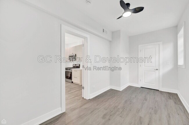 Building Photo - 2901 N Sacramento Ave