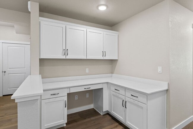 Building Photo - 2 Bedroom 2 Bathroom Ground Floor Townhome in Centerra