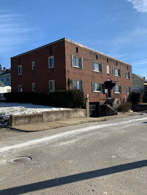 Building Photo - 1615 Sumac St