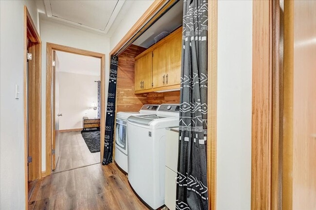 Building Photo - Spacious Elm Grove 3BR/2BA Ranch Single Fa...