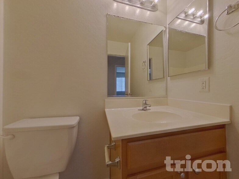 Building Photo - 23943 W Hadley St