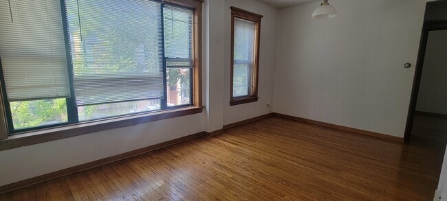 Building Photo - 3420 N Paulina St