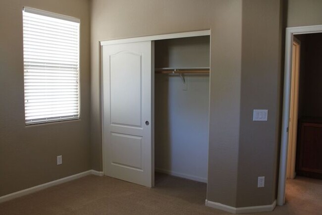 Building Photo - Great Gilbert Location!