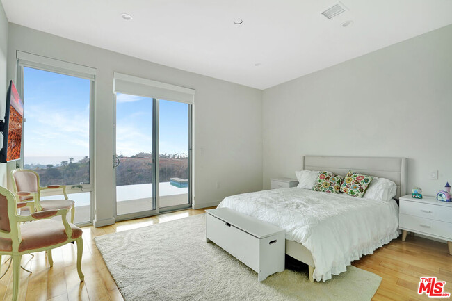 Building Photo - 28405 Via Acero St