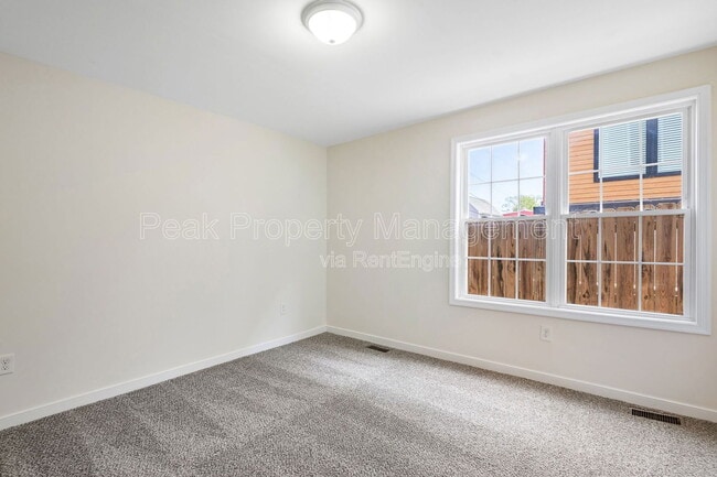 Building Photo - 819 Kinney St