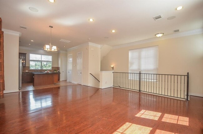Building Photo - 3325 Clearview Cir