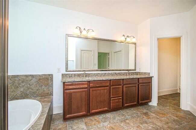 Building Photo - 8127 Caroline Ridge Dr