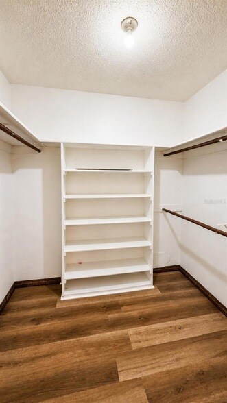 Building Photo - 35025 Raintree Dr