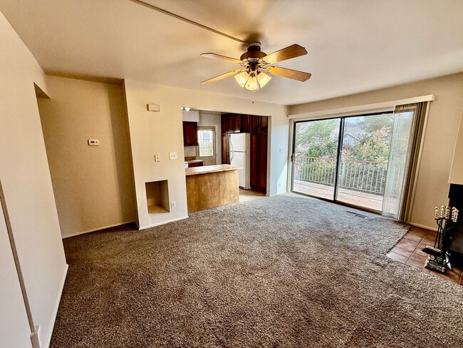 Building Photo - Pet-Friendly 3-BR Tri-Level Townhome