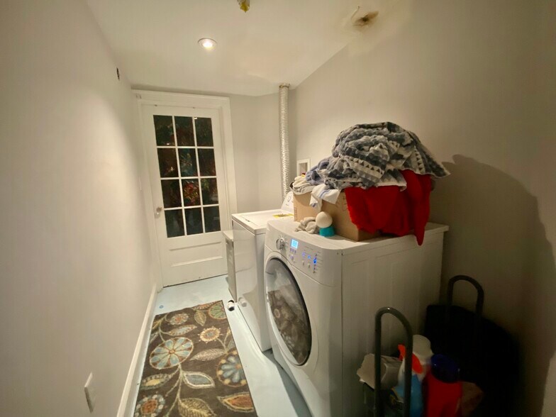 Building Photo - 14 Alleghany St