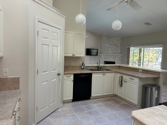 Building Photo - 600 Fox Trail SW