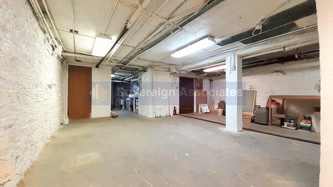 Building Photo - Full basement for commercial use/workspace