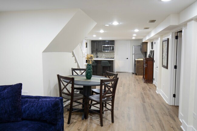 Building Photo - 4947 W Parker Ave