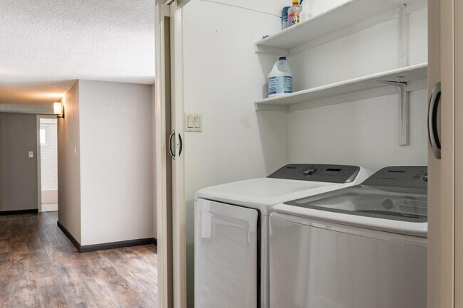 Building Photo - 1600 Cullen Ln NE