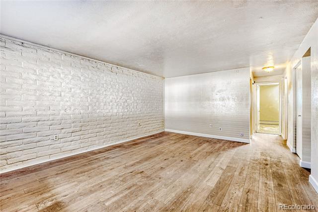 Building Photo - 875 S Quebec St