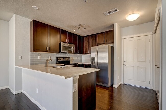 Building Photo - $1,800 - Updated One Bedroom Unit with Bon...