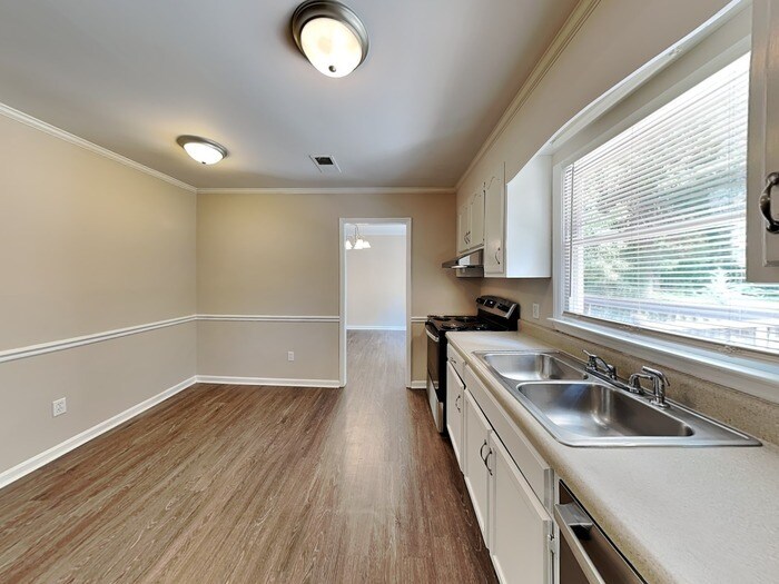 Building Photo - 2818 Dellinger Dr