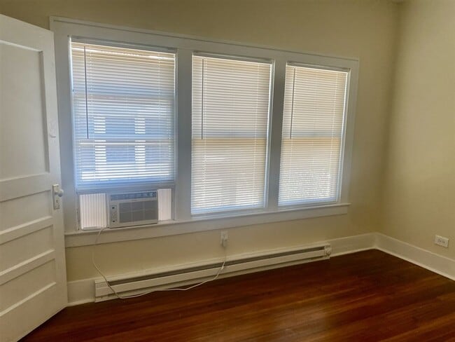 Building Photo - Restored 3 br 2 ba Craftsman style Home fo...