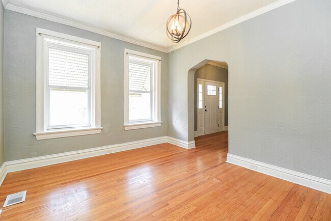 Building Photo - Fantastic 2bd/1ba home! Let yourself in!