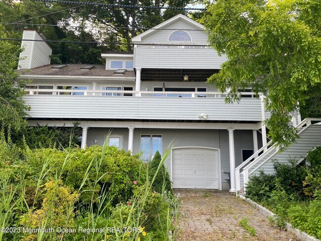 Primary Photo - 9 Lake Dr