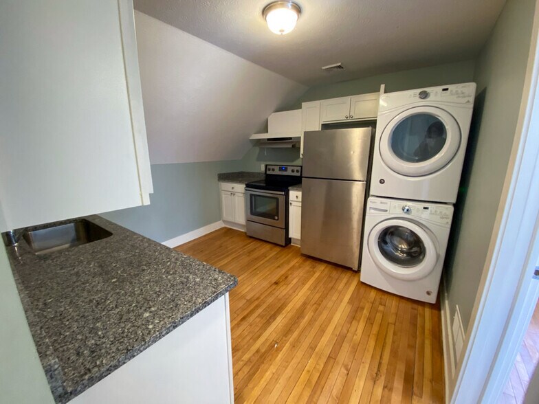 Building Photo - 36 Dwight Ave SE