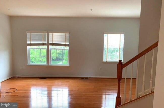 Building Photo - 4909 Yarmouth Ct
