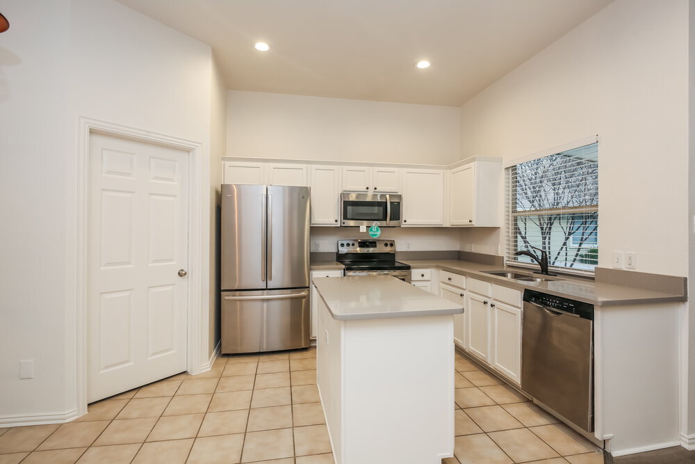 Building Photo - 308 Creekview Dr