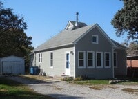 Building Photo - Two Bedroom Home with 3 Baths and W/D Hookups!