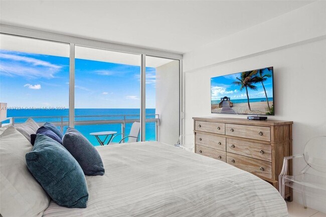 Building Photo - 6801 Collins Ave