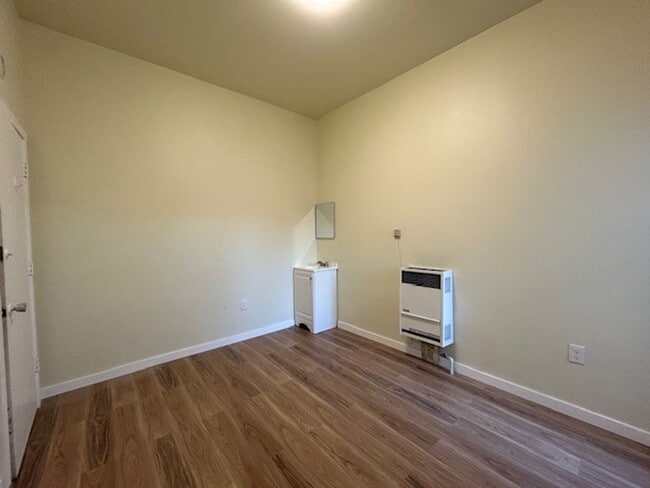 Building Photo - COMING SOON- Comfortable room, has communal kitchenette, and bathrooms