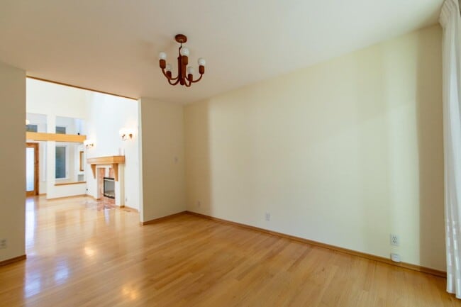 Building Photo - 908 Glennan Dr