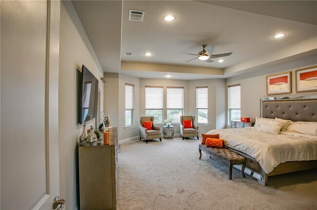 Building Photo - 2236 Long Bow Dr