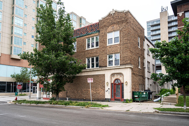 Building Photo - 1810 N Farwell Ave